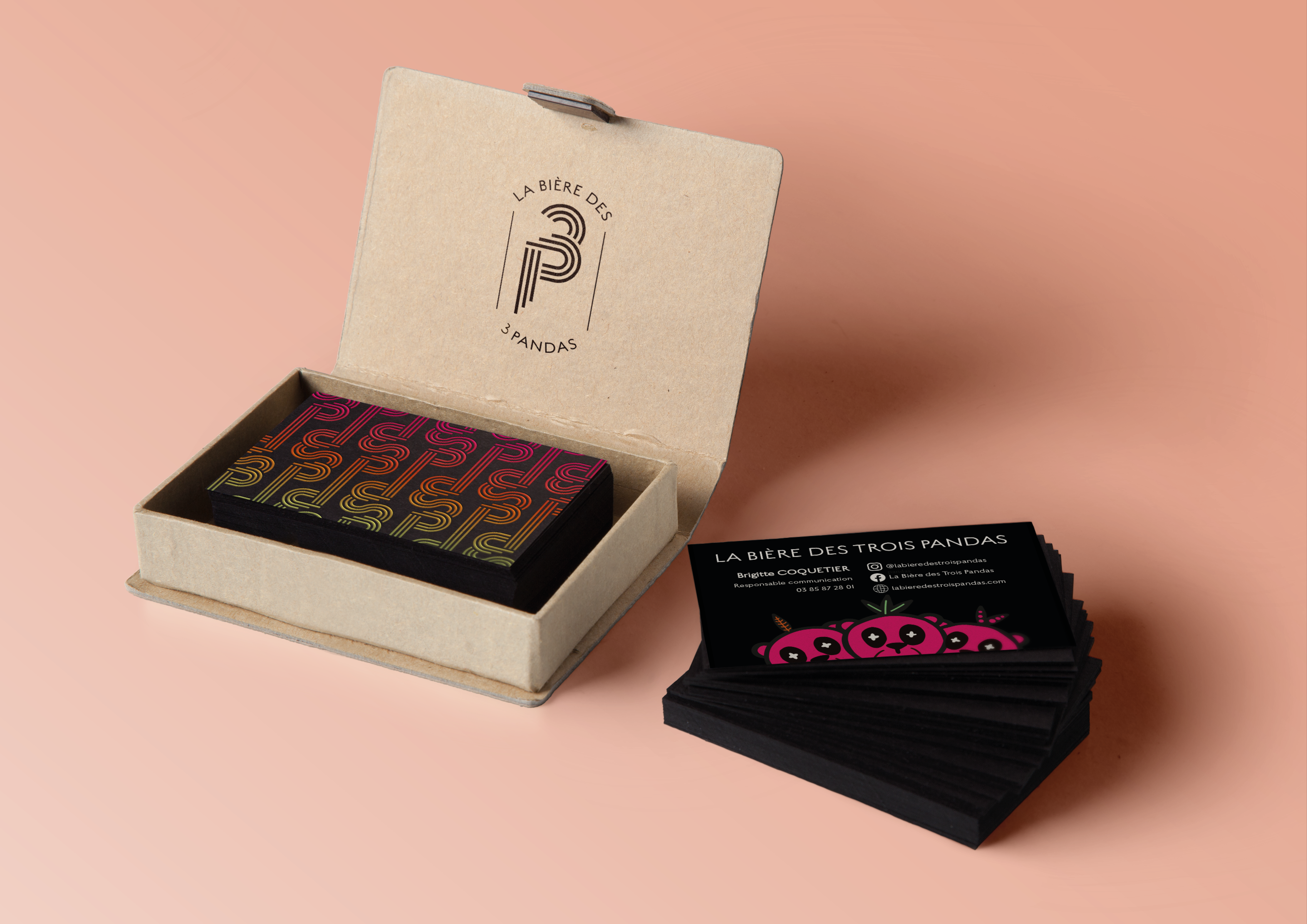 Mockup carte de visite refonte graphique bière des trois pandas - design graphique