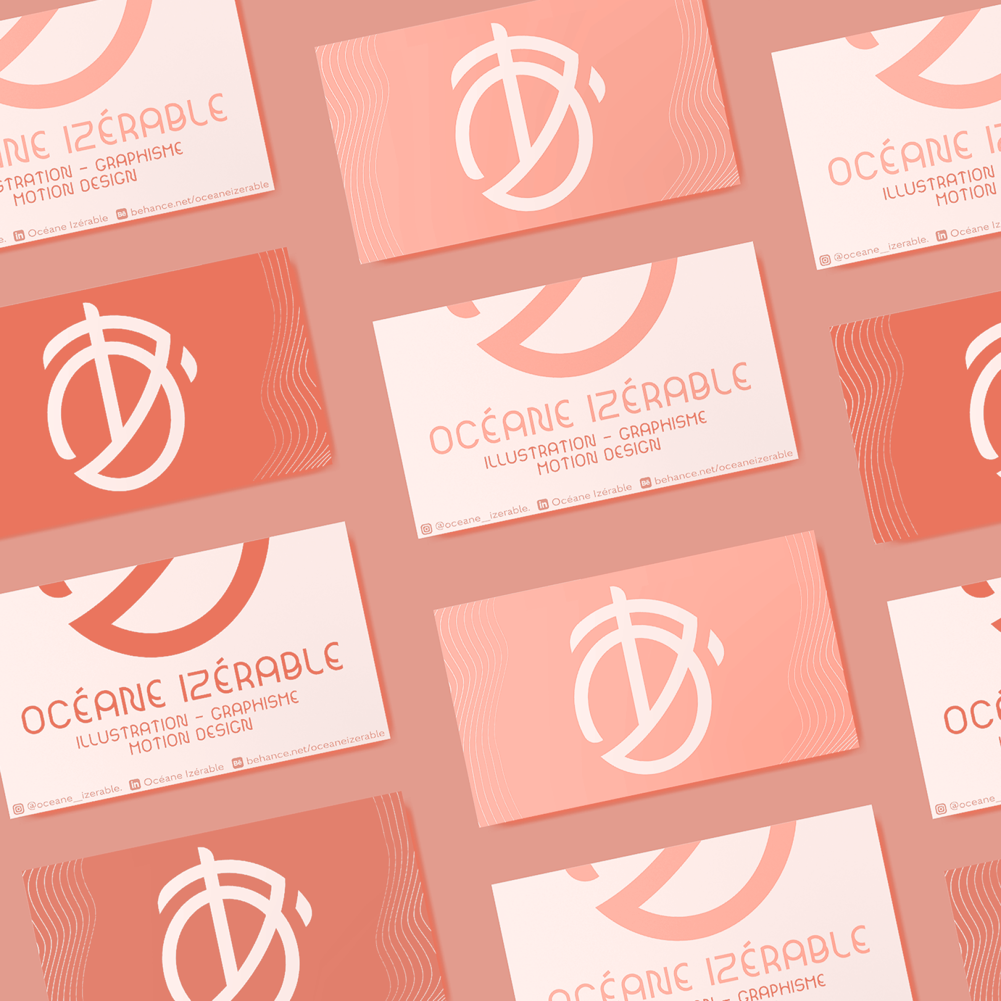 Mockup cartes de visite océane izérable - quatre cartes de couleurs différentes - image effet demi teinte - design graphique -Océane Izérable - Graphiste Illustratrice et Motion Designer